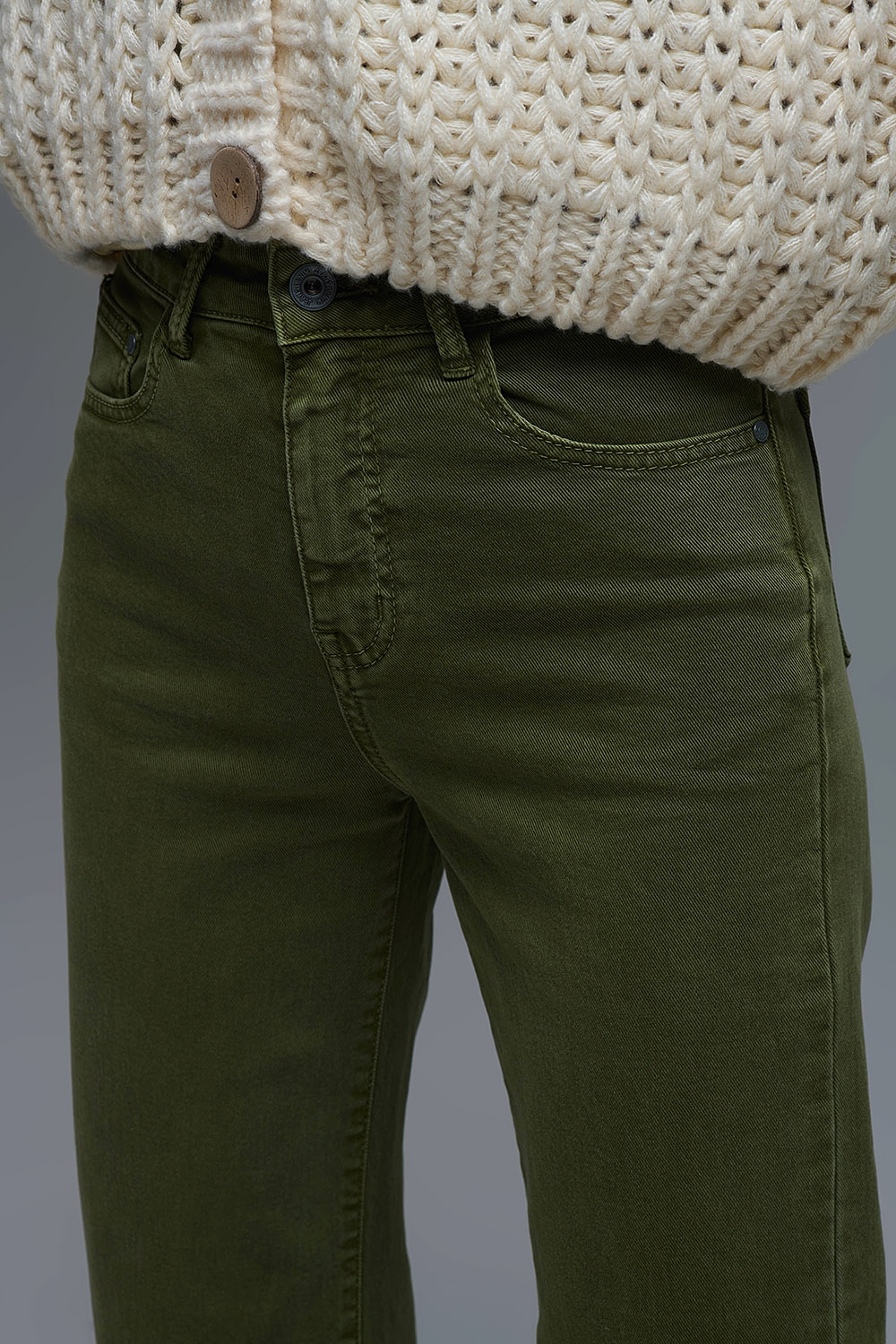 Vaqueros cropped de pierna ancha en verde oliva Vaqueros cropped de pierna ancha en verde oliva