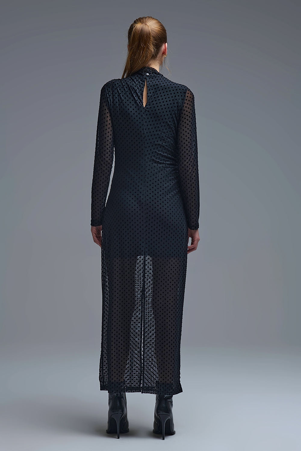 Elegante vestido negro de lunares transparentes