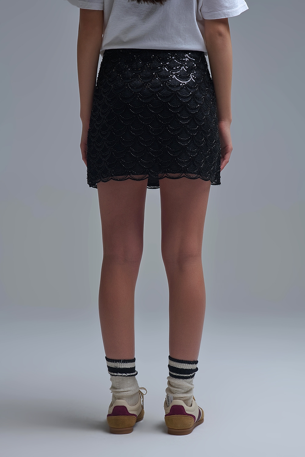 Minifalda de lentejuelas festoneadas en negro