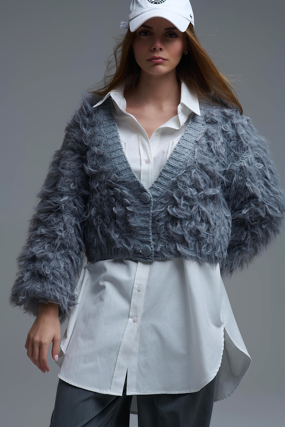 Cárdigan de punto mullido estilo shag en gris Cárdigan de punto mullido estilo shag en gris