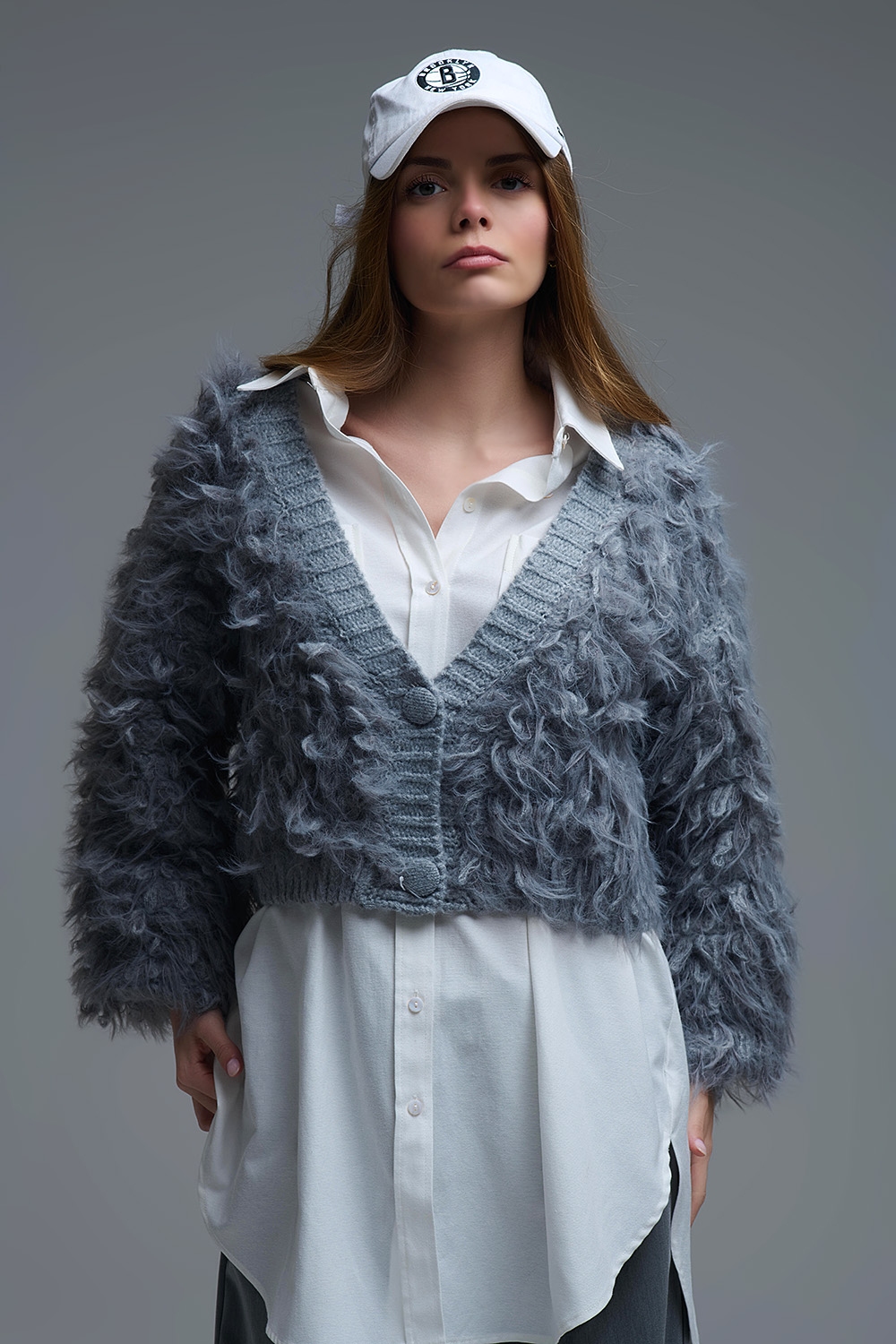 Cárdigan de punto mullido estilo shag en gris Cárdigan de punto mullido estilo shag en gris