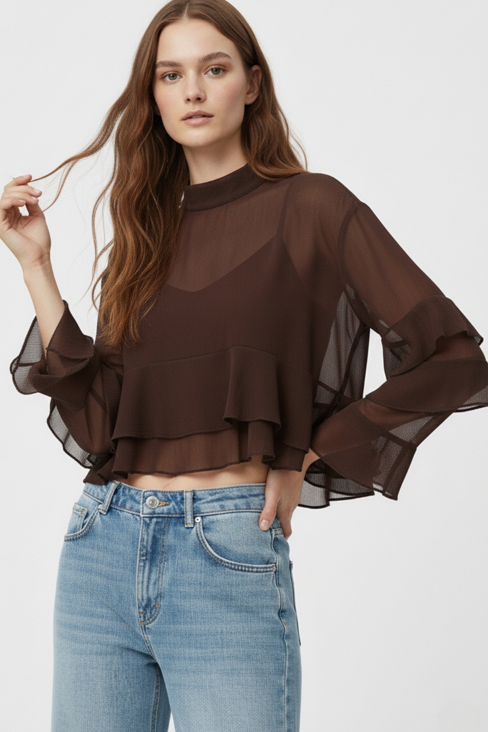 Blusa marr&oacute;n de gasa con volantes y transparencias