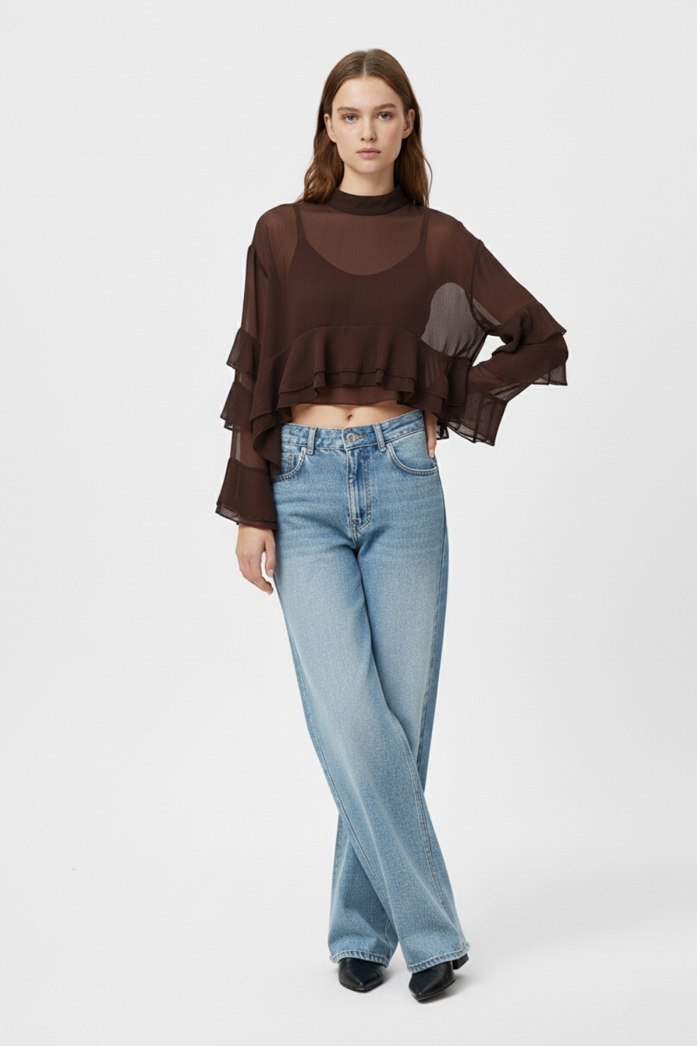 Blusa marr&oacute;n de gasa con volantes y transparencias