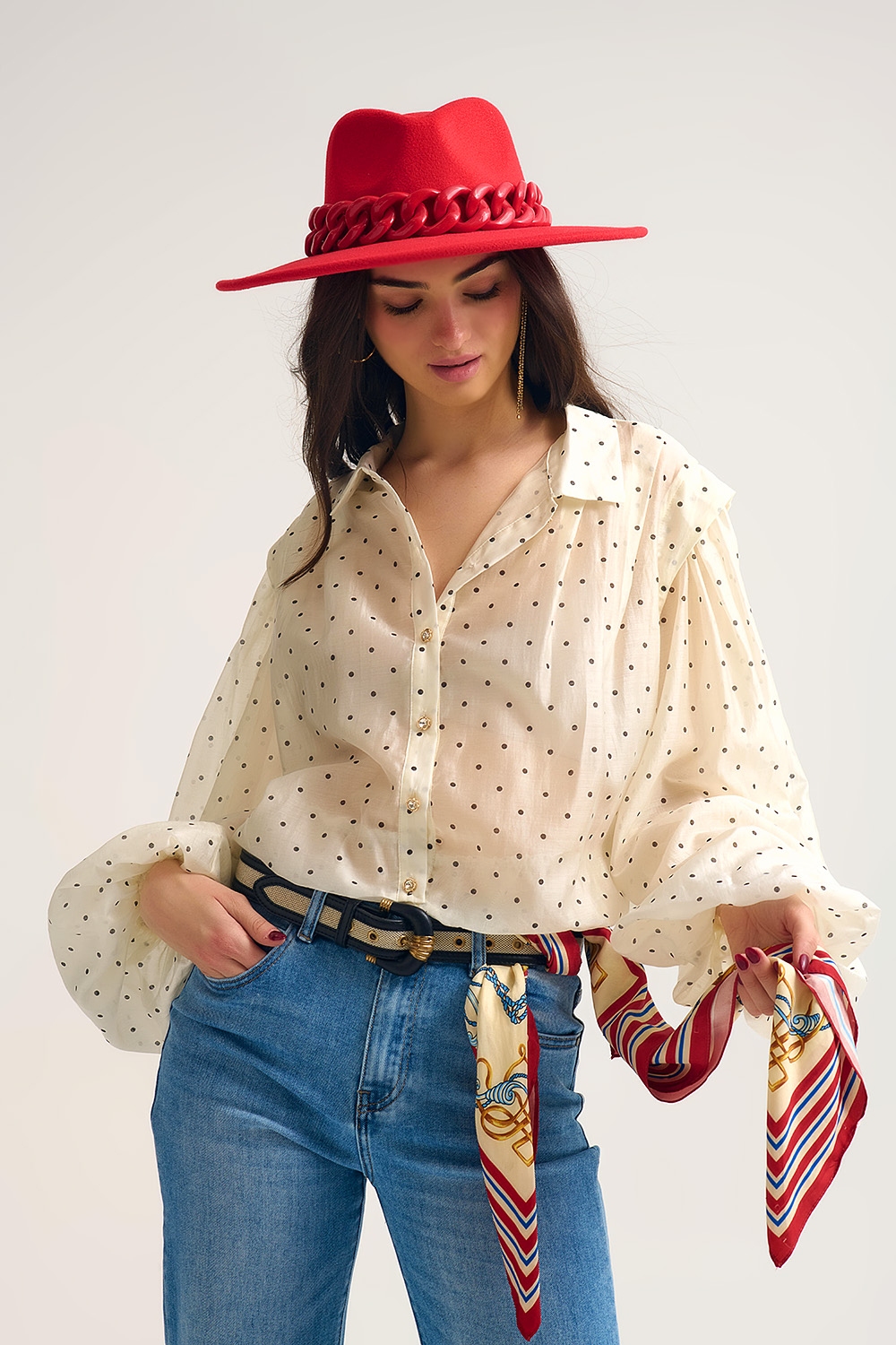 Blusa de seda de lunares marfil con mangas globo y botones dorados Blusa de seda de lunares marfil con mangas globo y botones dorados