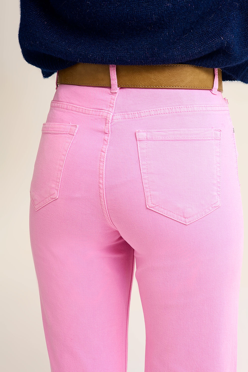 Vaqueros capri color rosa chicle de pernera ancha Vaqueros capri color rosa chicle de pernera ancha