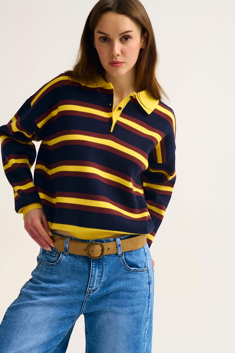 Polo de punto a rayas amarillo de corte relajado
