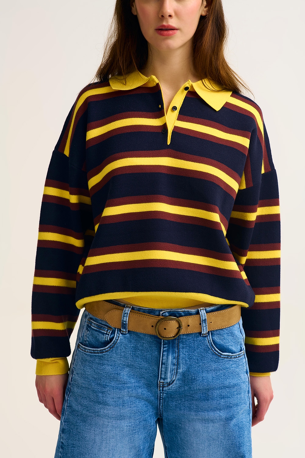 Polo de punto a rayas amarillo de corte relajado
