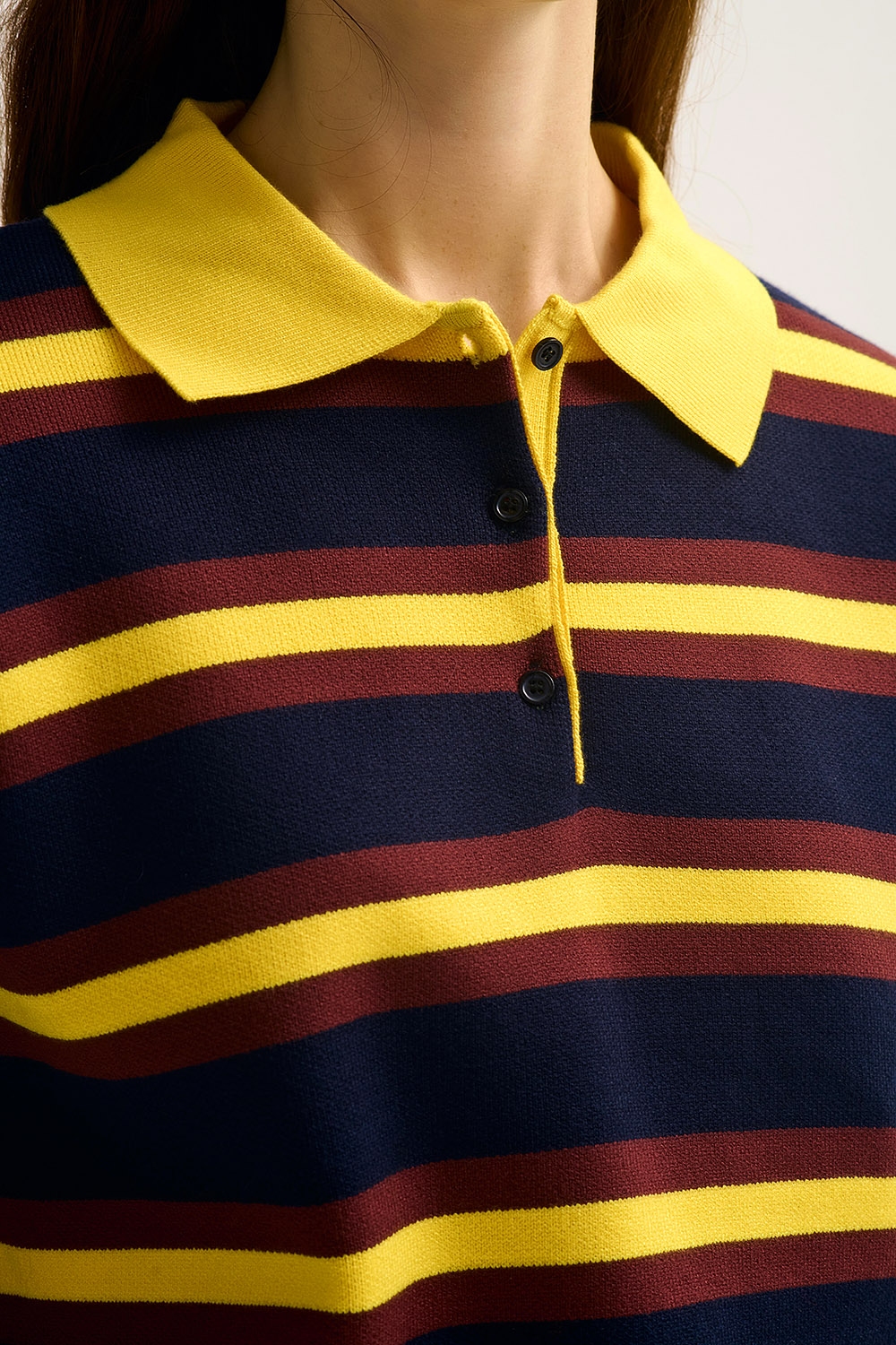 Polo de punto a rayas amarillo de corte relajado