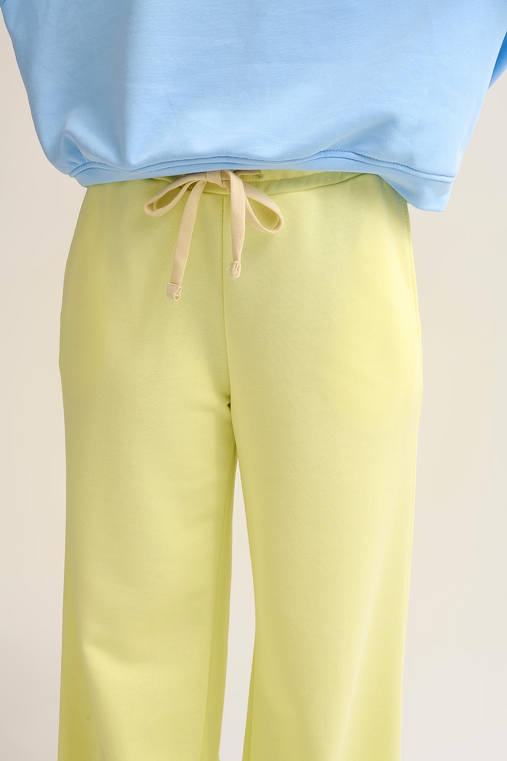 Pantalón de chándal de punto recto amarillo con cintura elástica y corbata Pantalón de chándal de punto recto amarillo con cintura elástica y corbata