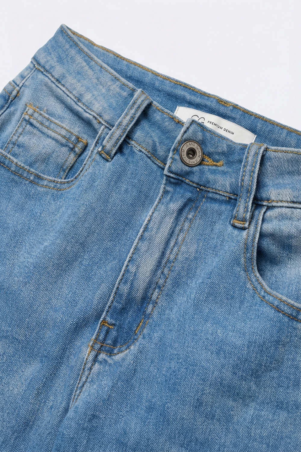 Jeans acampanados de mezclilla el&aacute;stica lavado claro