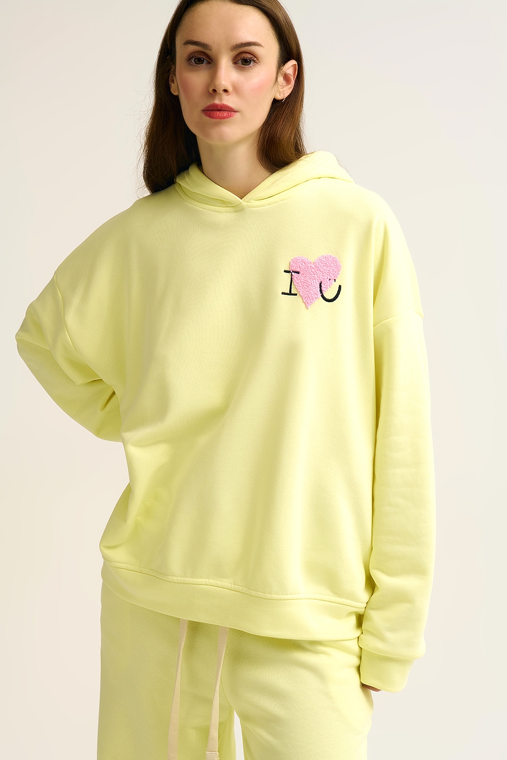 Sudadera con capucha supersuave amarilla con gráfico de corazón bouclé Sudadera con capucha supersuave amarilla con gráfico de corazón bouclé