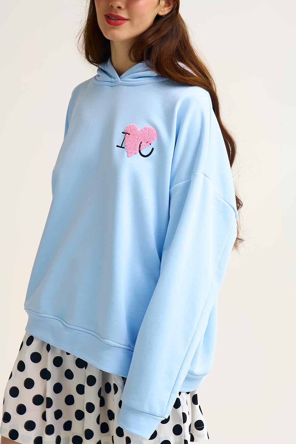 Sudadera con capucha supersuave azul bebé con gráfico de corazón bouclé Sudadera con capucha supersuave azul bebé con gráfico de corazón bouclé