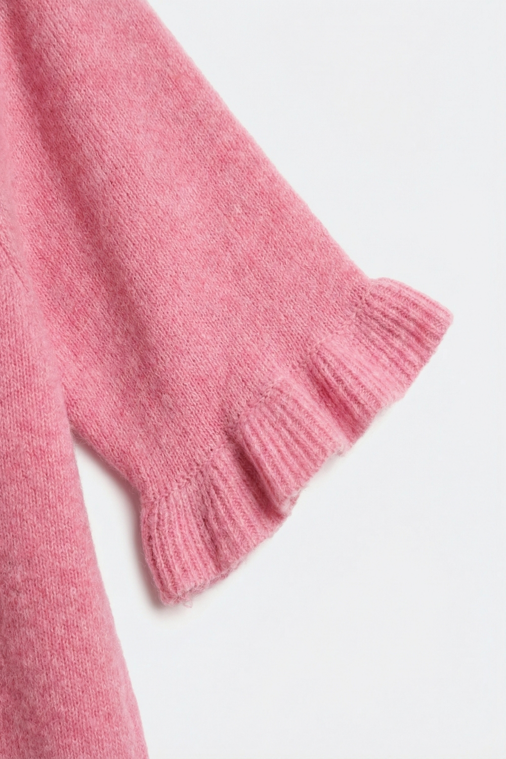 Suéter de punto suave y esponjoso rosa con detalle de mangas con volantes Suéter de punto suave y esponjoso rosa con detalle de mangas con volantes