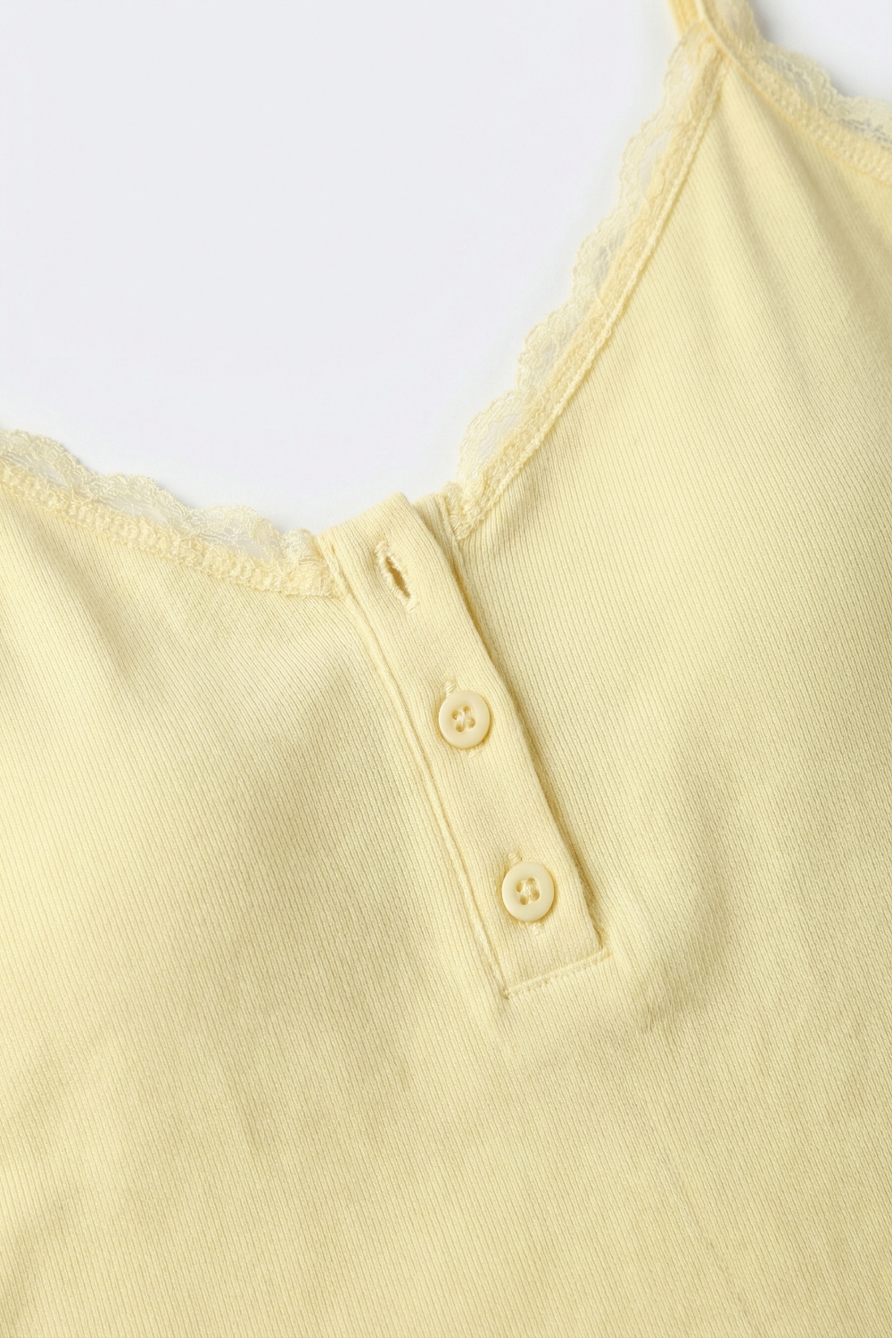 Camiseta de tirantes de punto acanalado amarillo con detalle de botones