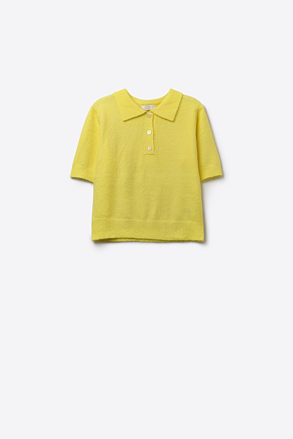 Polo de punto amarillo con mangas cortas