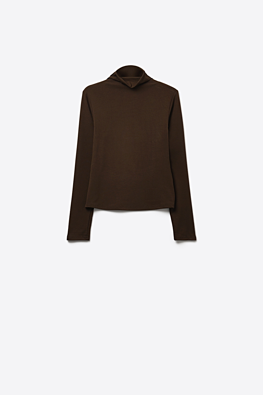 Camiseta de cuello alto marr&oacute;n en tela el&aacute;stica suave