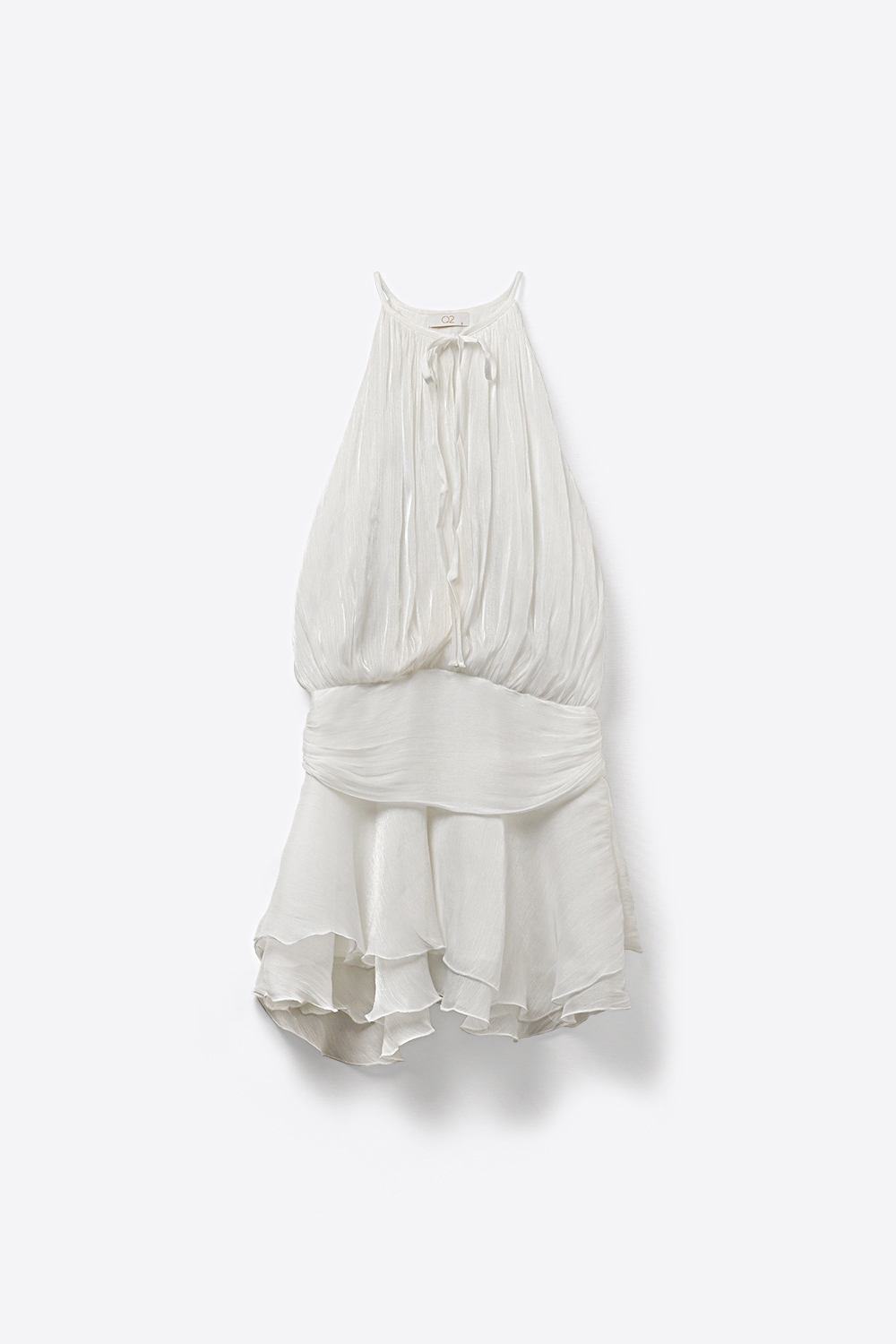 Vestido blanco con cuello halter plisado y volantes con tela de gasa brillante Vestido blanco con cuello halter plisado y volantes con tela de gasa brillante