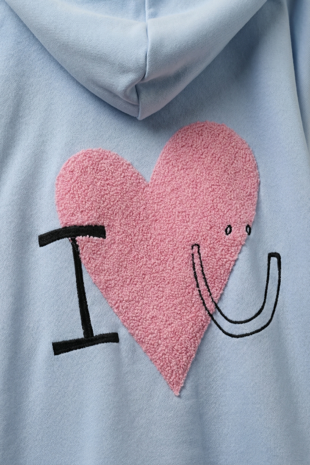 Sudadera con capucha supersuave azul bebé con gráfico de corazón bouclé Sudadera con capucha supersuave azul bebé con gráfico de corazón bouclé