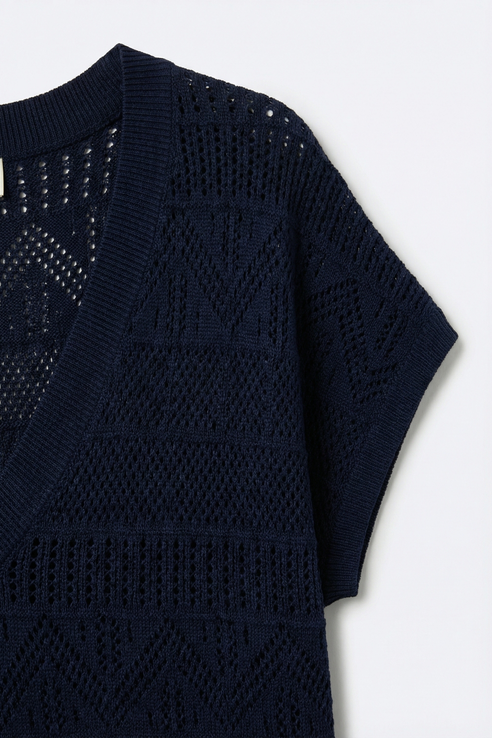 Top de punto azul marino con cuello en V y textura ligera Top de punto azul marino con cuello en V y textura ligera