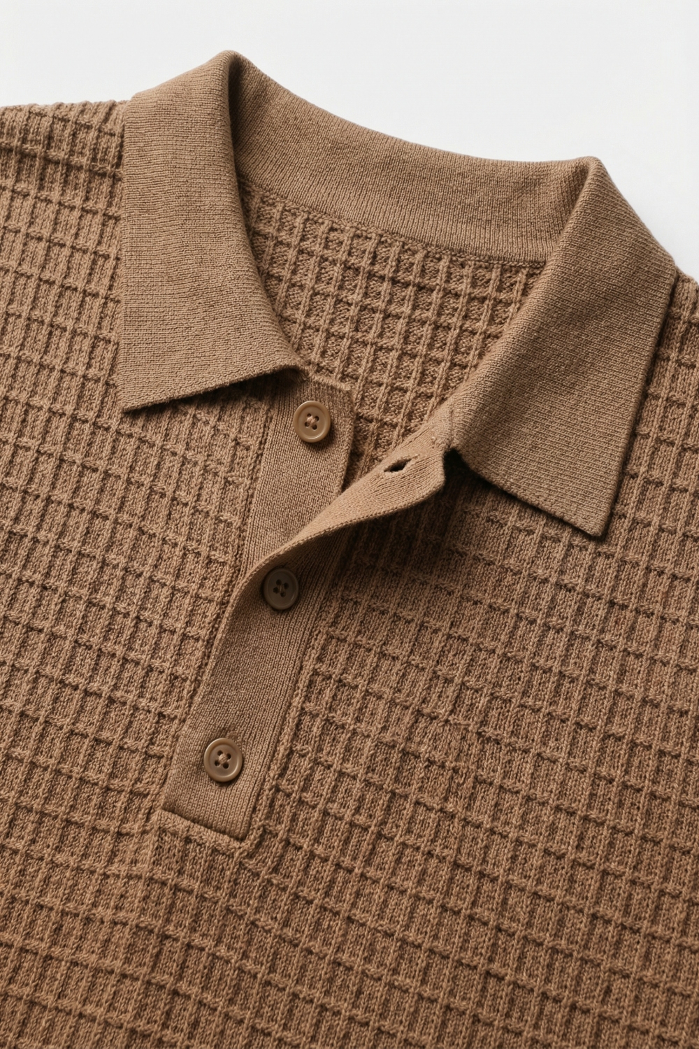 Polo de punto texturizado con mangas cortas en camel