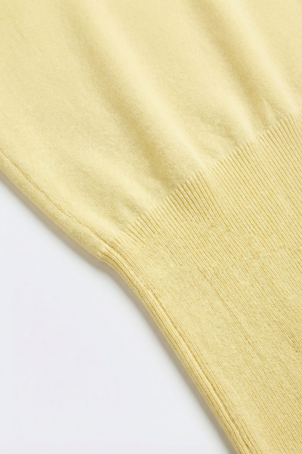 Suéter de punto ligero con cintura ancha acanalada en amarillo Suéter de punto ligero con cintura ancha acanalada en amarillo