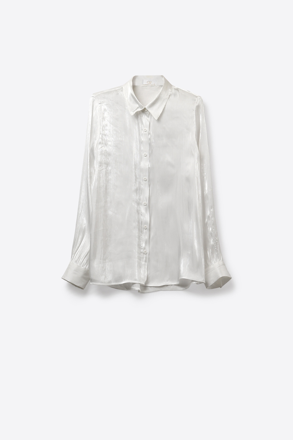 Camisa blanca de sat&eacute;n brillante con botones