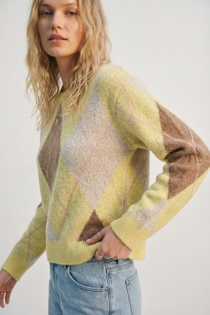 Jersey de rombos amarillo y camel en suave punto esponjoso