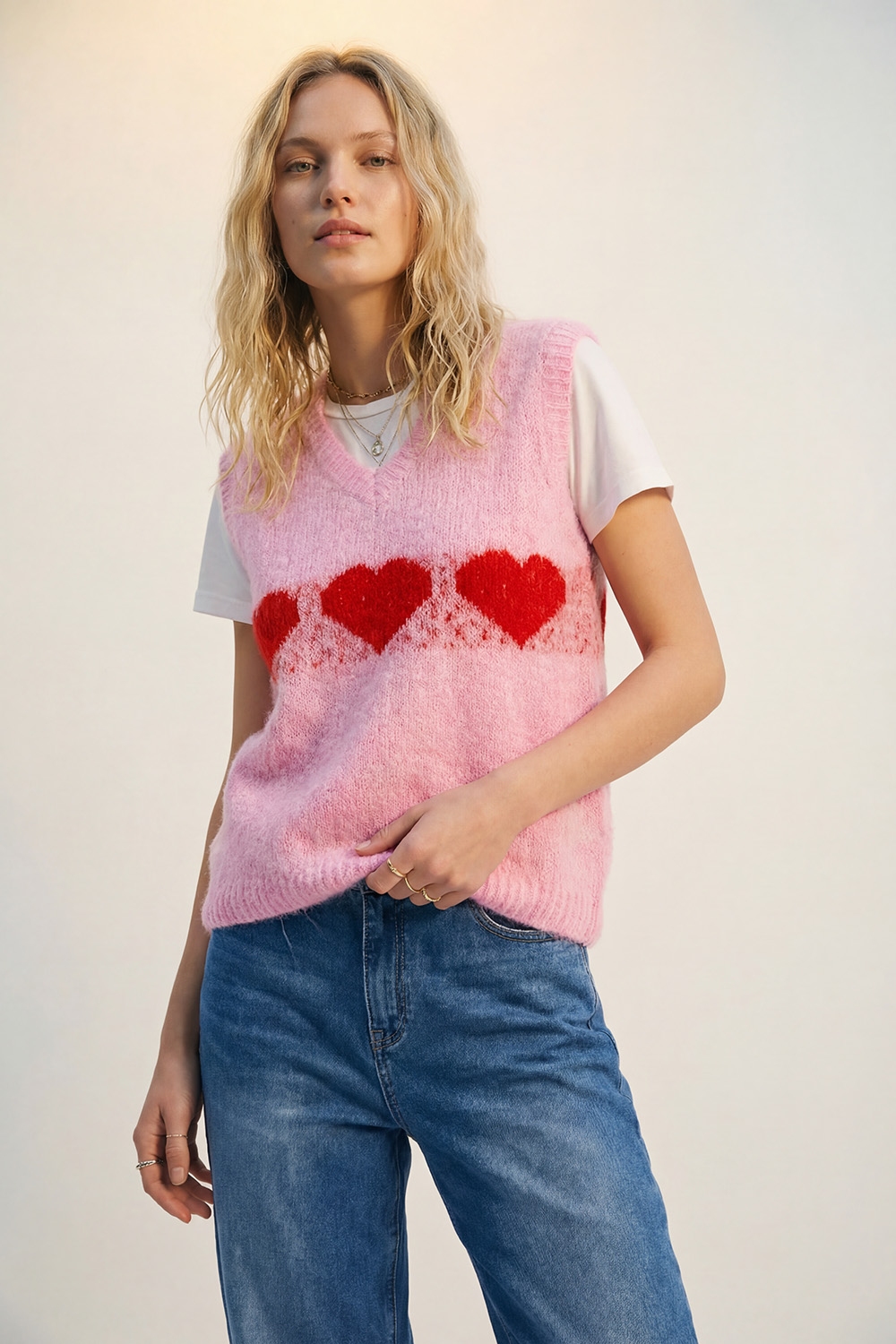 Chaleco de punto rosa esponjoso relaxed fit con motivo de corazón Chaleco de punto rosa esponjoso relaxed fit con motivo de corazón