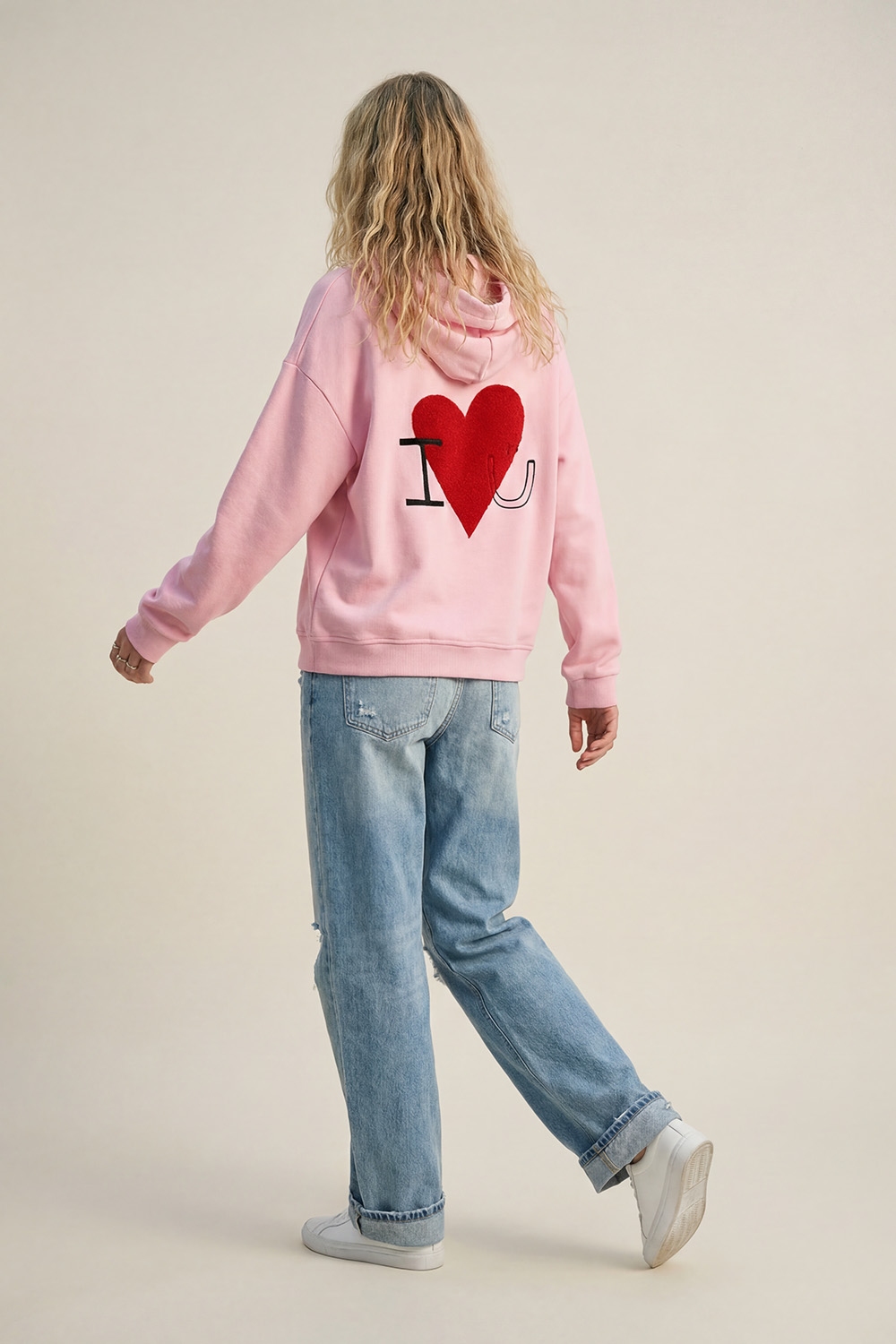 Sudadera con capucha supersuave rosa beb&eacute; con gr&aacute;fico de coraz&oacute;n boucl&eacute;