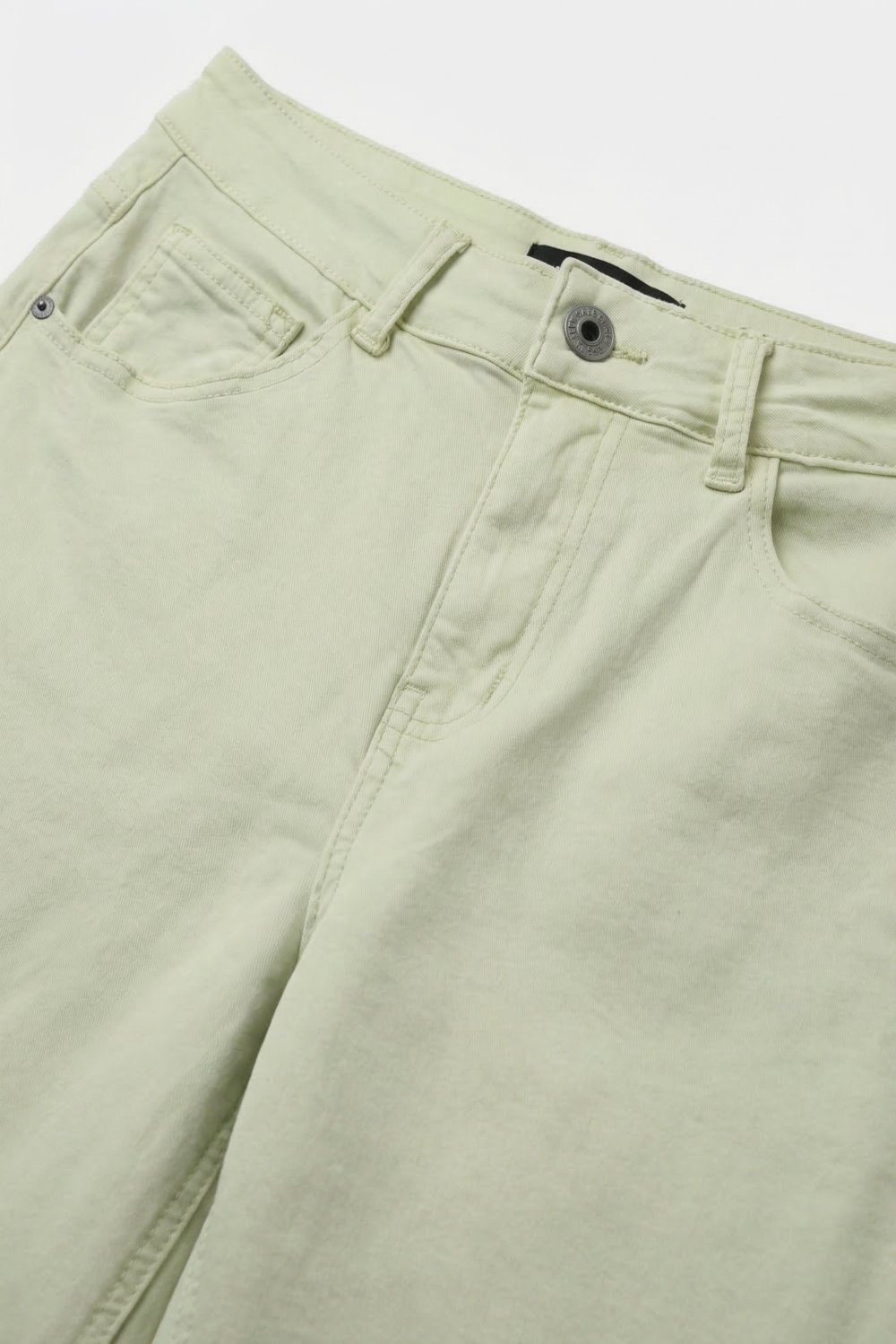 Bermudas de mezclilla el&aacute;stica en Verde Menta