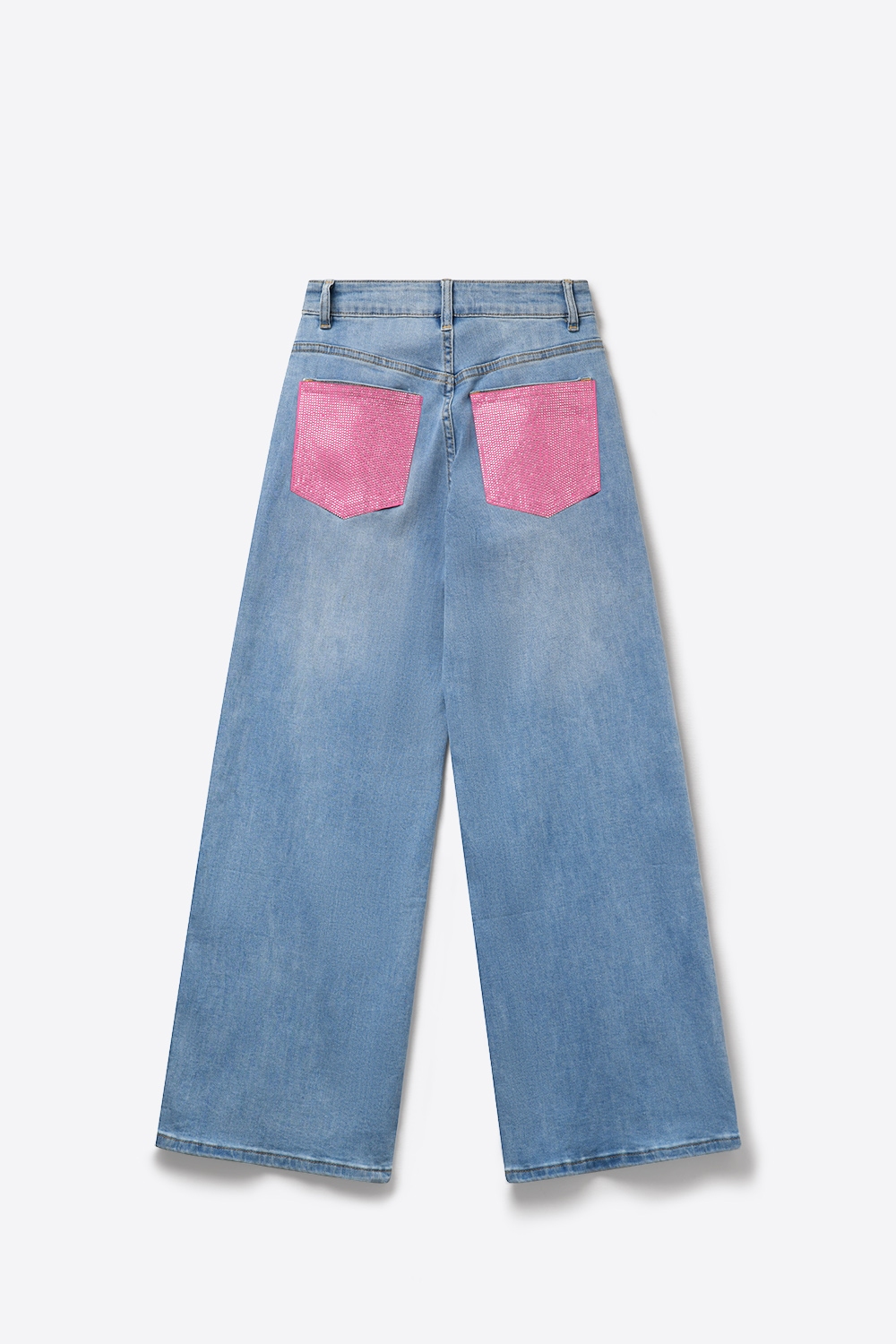 Jeans de mezclilla azul claro de pierna ancha con bolsillos traseros en strass rosa Jeans de mezclilla azul claro de pierna ancha con bolsillos traseros en strass rosa