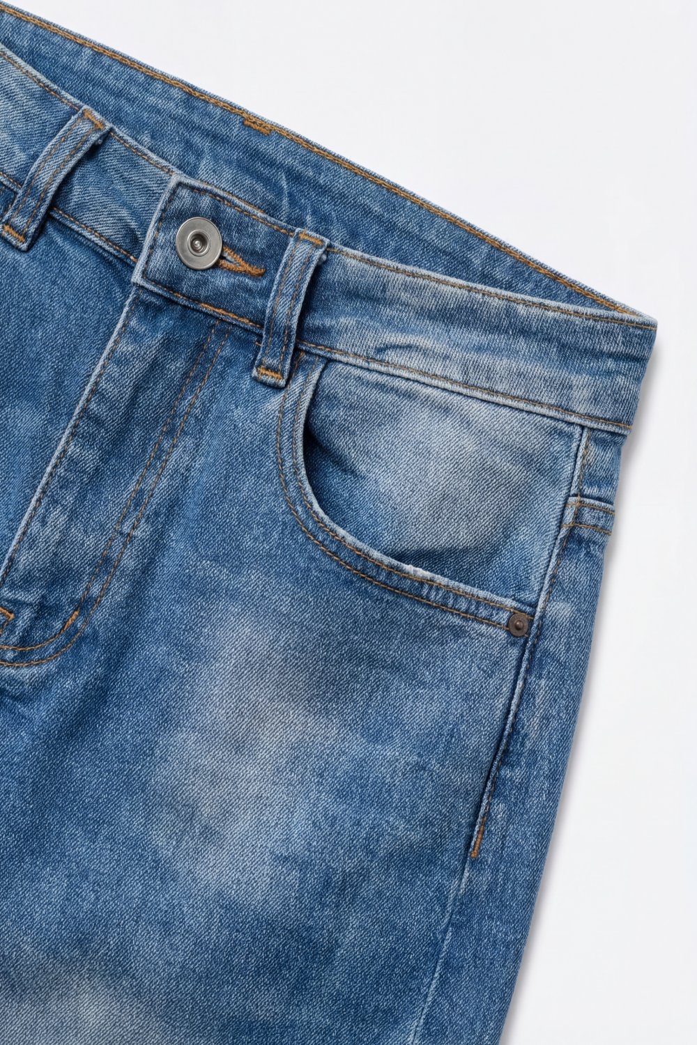 Vaqueros de corte mom estilo denim azul claro en largo al tobillo