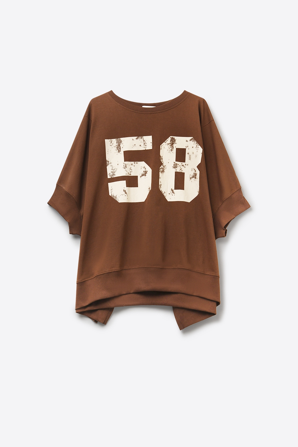 Sudadera marr&oacute;n gr&aacute;fica n&uacute;mero 58 con manga corta y ajuste relajado
