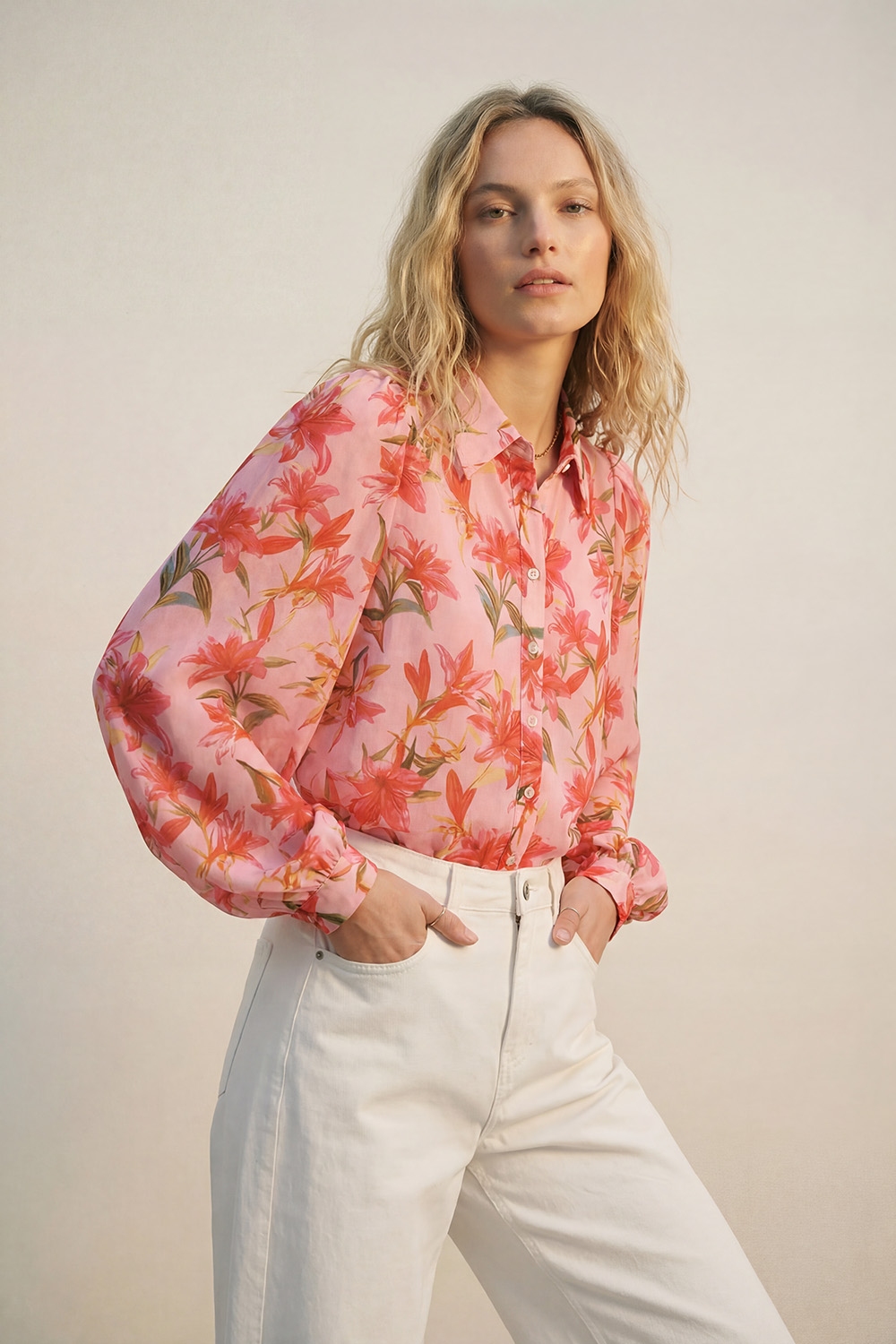 Blusa de gasa con Estampado Floral Rosa y Mangas de Globo Abotonada Blusa de gasa con Estampado Floral Rosa y Mangas de Globo Abotonada