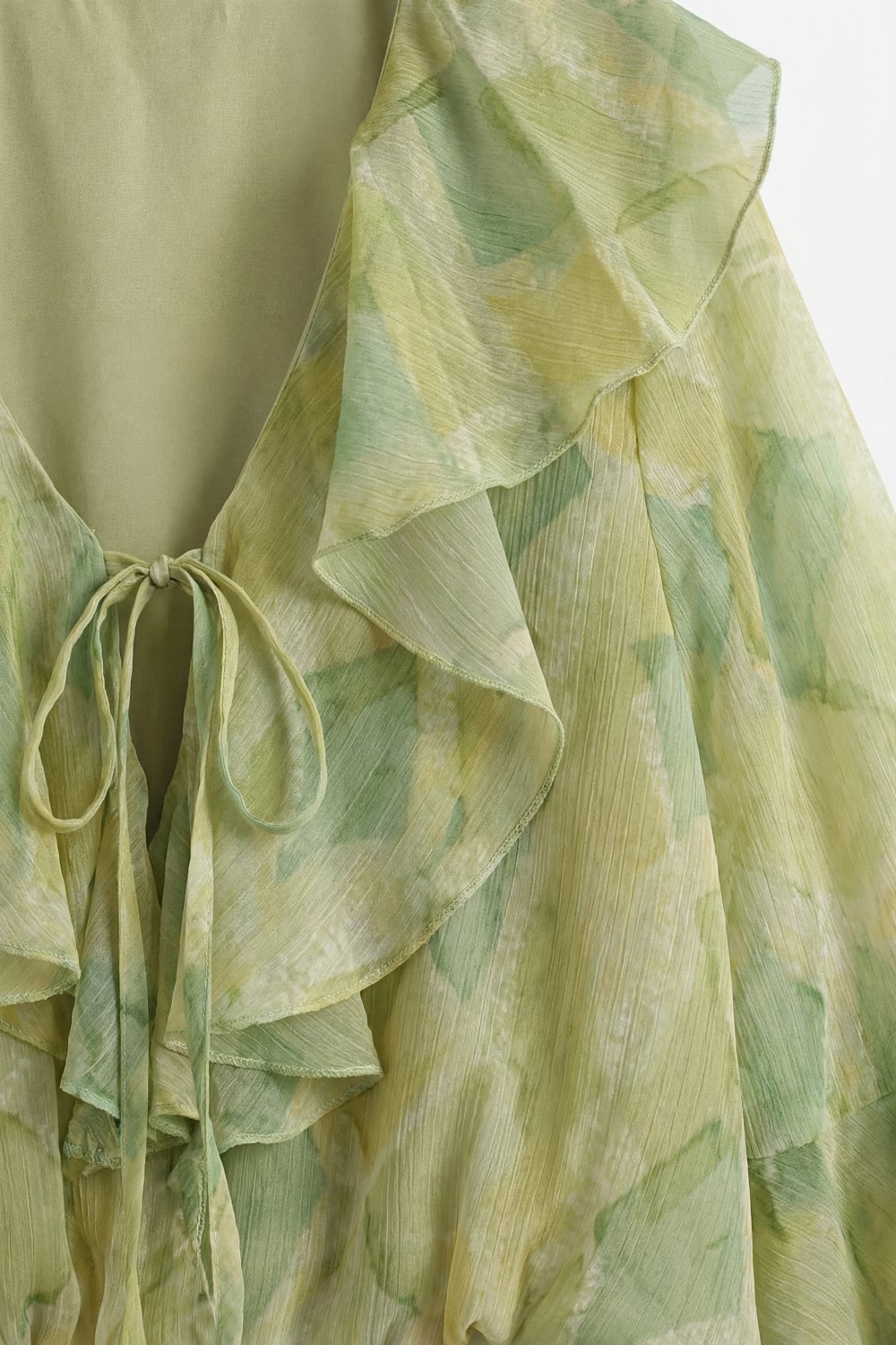 Blusa Transparente Verde Claro con Volantes y Lazo Frontal