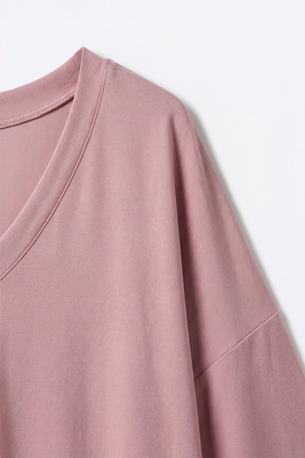 Top de ajuste relajado con escote en V y mangas 3/4 en color rosa empolvado