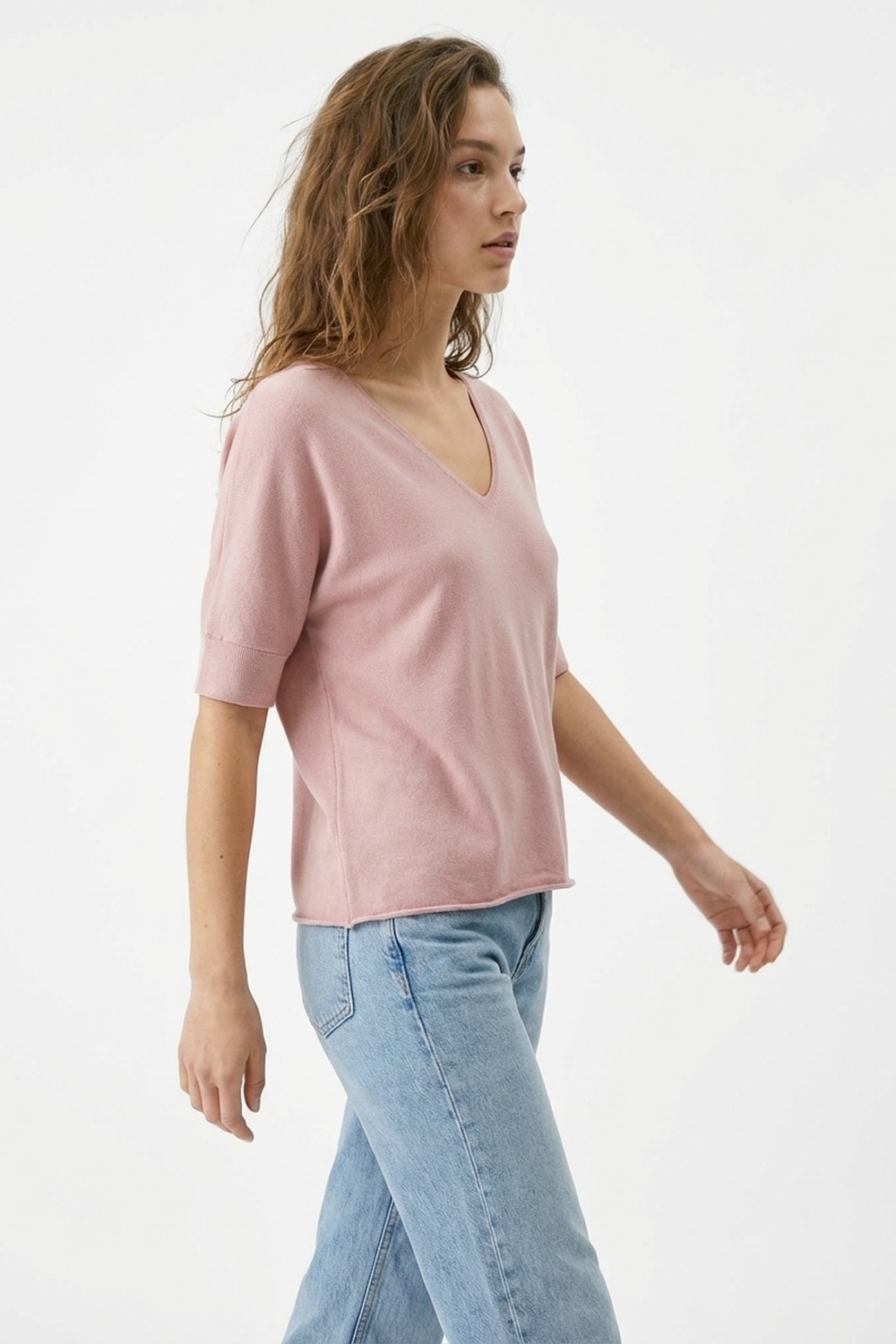 Top de punto de corte relajado y cuello en V rosa empolvado