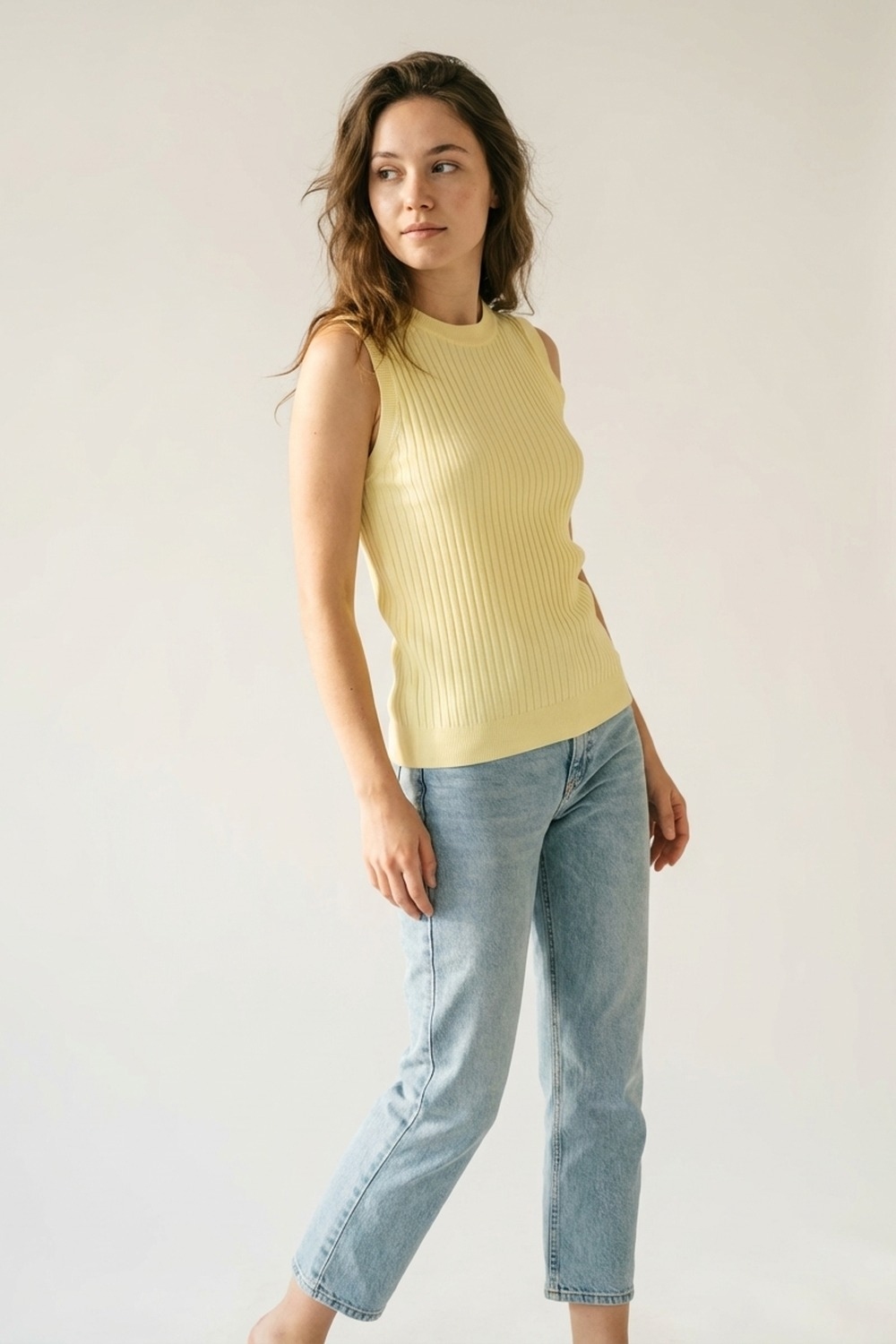 Top amarillo de punto acanalado sin mangas Top amarillo de punto acanalado sin mangas
