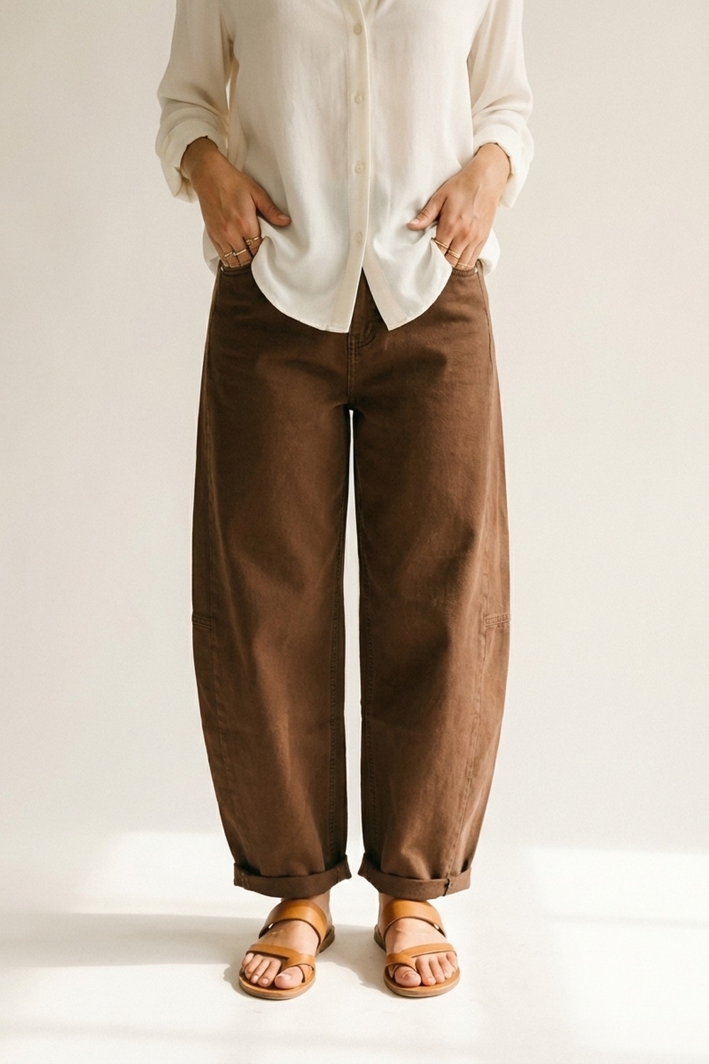 Pantalones Marrones de Pana de Algodón de Pierna Ancha con Bolsillos en Estilo Barril Pantalones Marrones de Pana de Algodón de Pierna Ancha con Bolsillos en Estilo Barril
