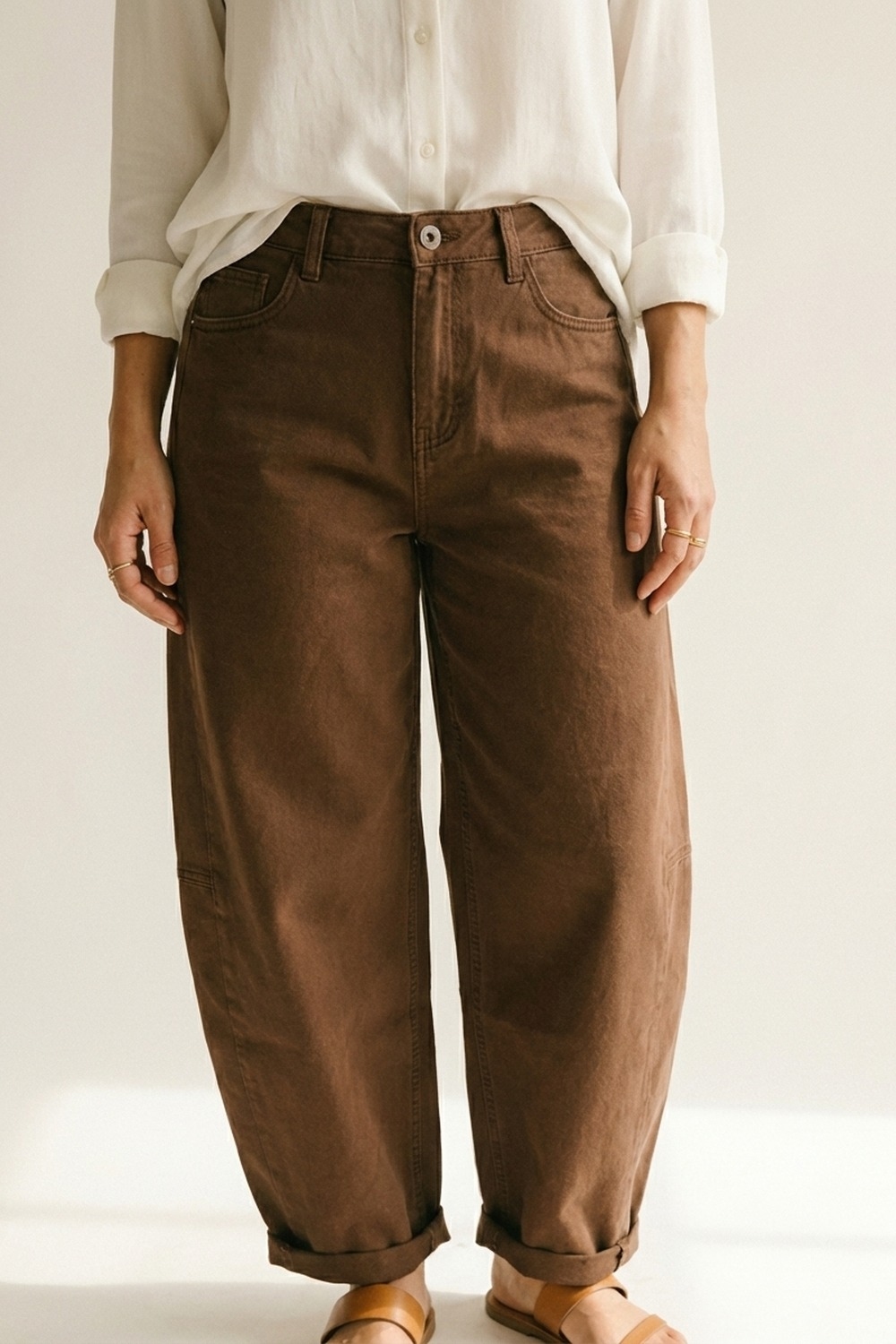 Pantalones Marrones de Pana de Algodón de Pierna Ancha con Bolsillos en Estilo Barril Pantalones Marrones de Pana de Algodón de Pierna Ancha con Bolsillos en Estilo Barril