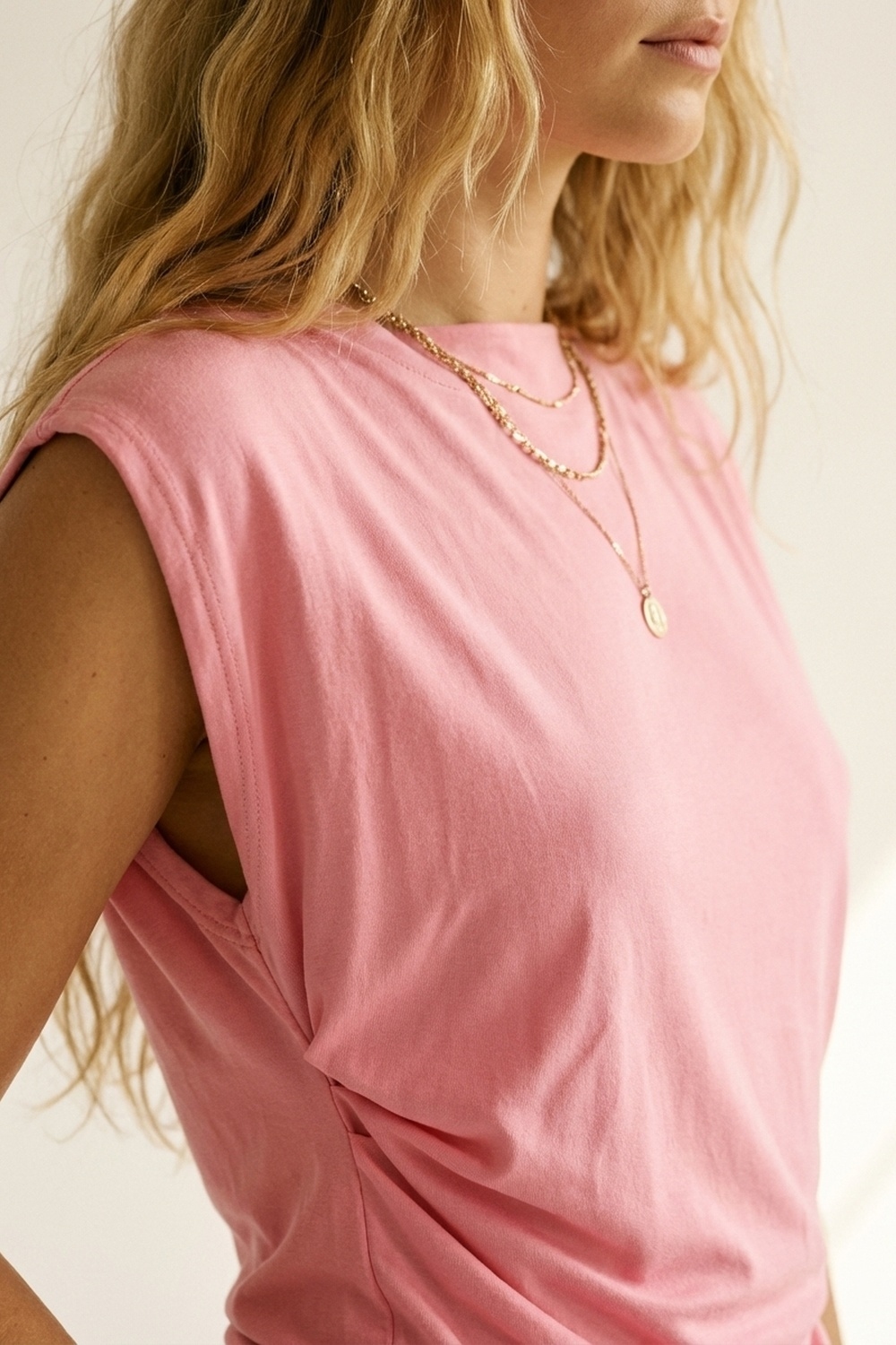 Top asim&eacute;trico sin mangas drapeado rosa para mujer