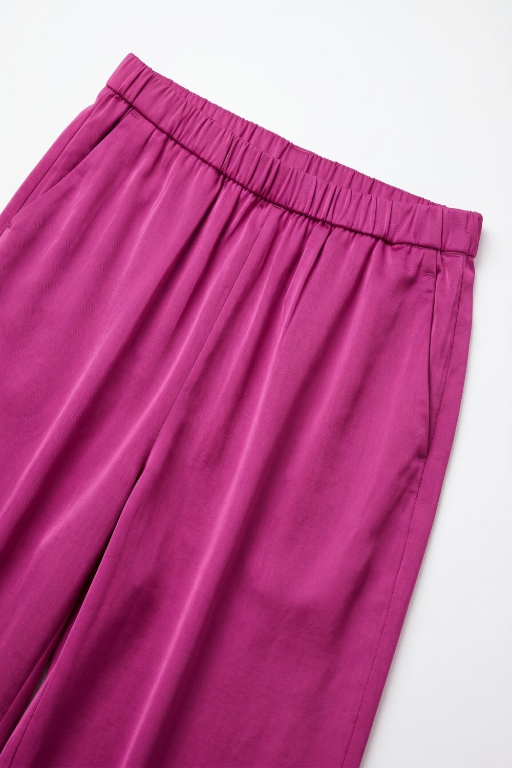 Pantalones Fucsia de Sat&eacute;n Ligero con Pierna Ancha y Cintura El&aacute;stica