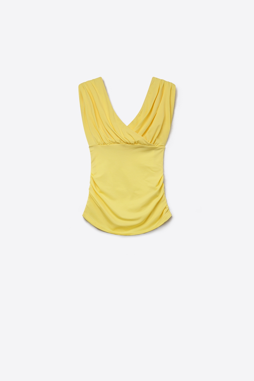 Top amarillo sin mangas con fruncido y frente cruzado