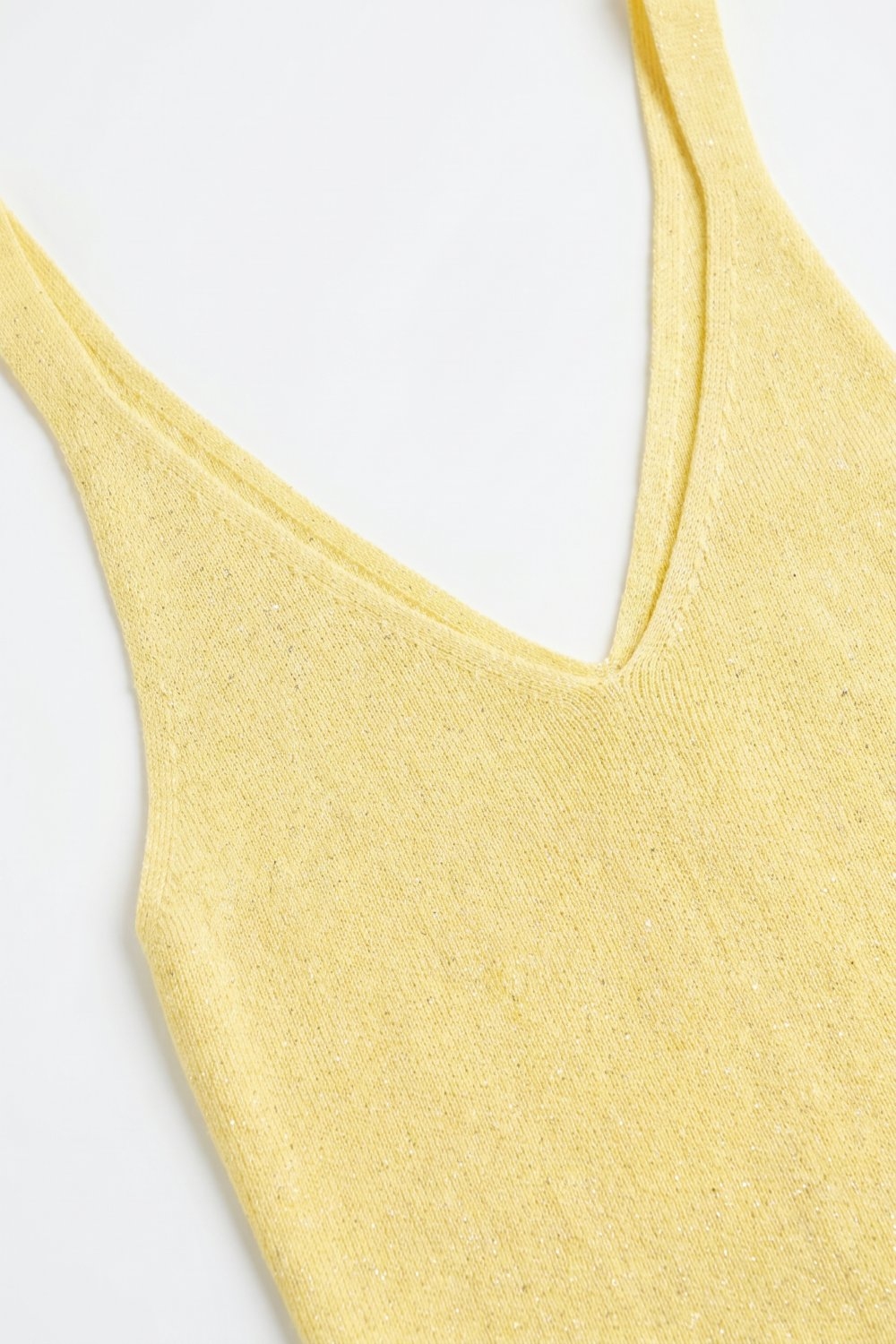 Top amarillo sin mangas de punto fino con detalle de purpurina y cuello en V