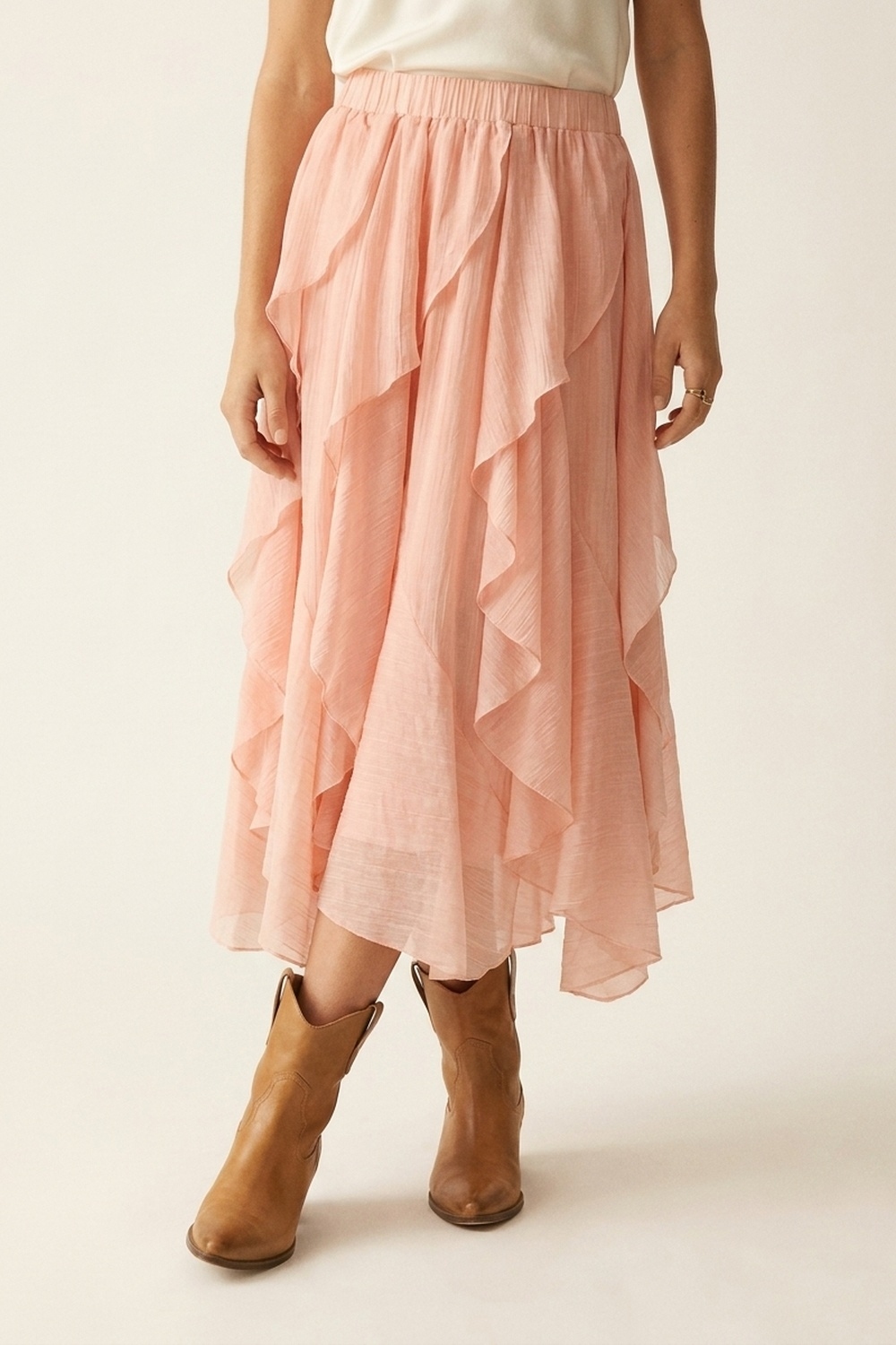 Falda midi asim&eacute;trica con volantes en tejido ligero rosa