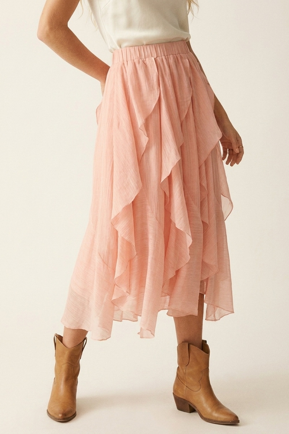 Falda midi asim&eacute;trica con volantes en tejido ligero rosa