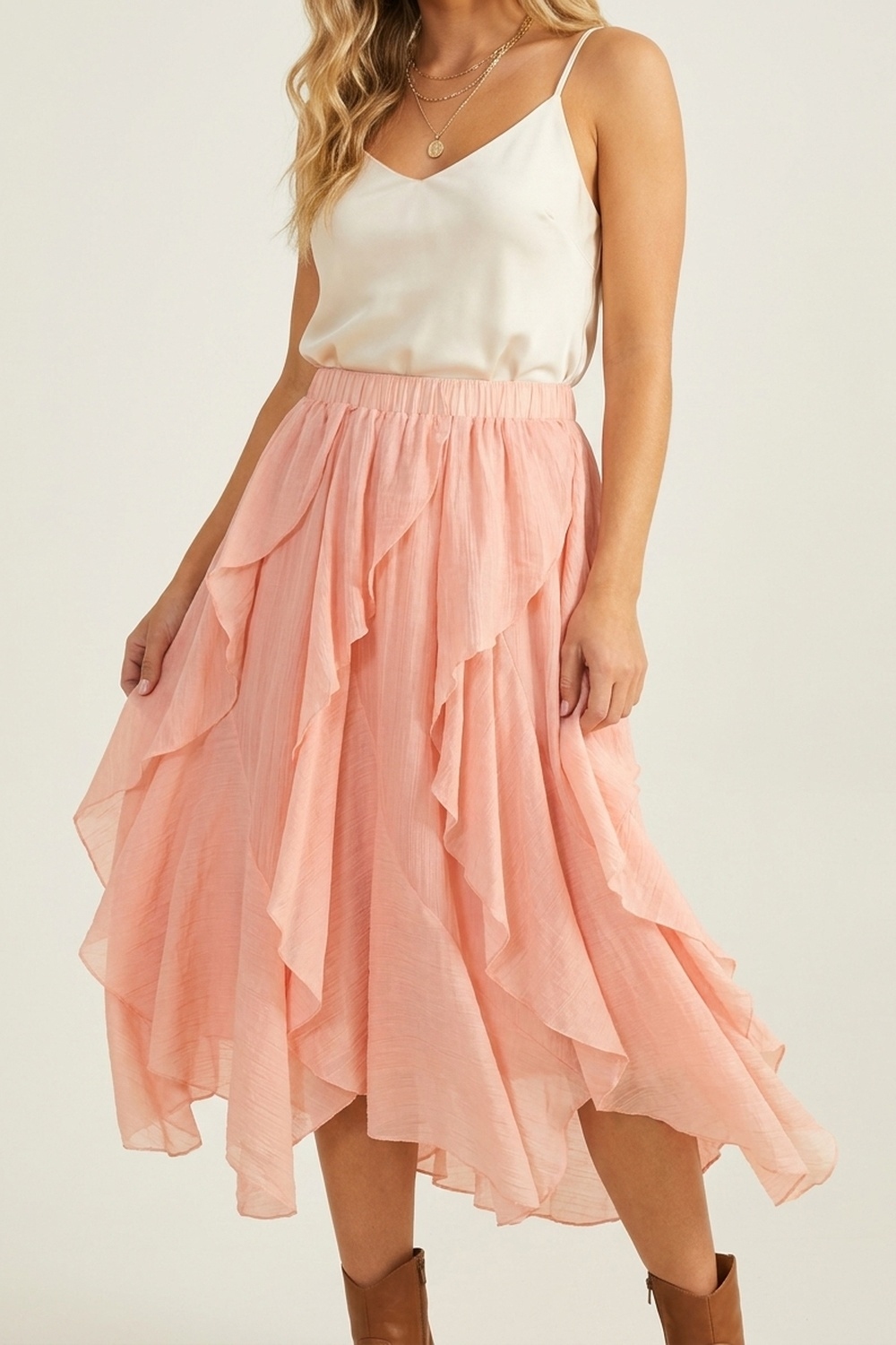 Falda midi asim&eacute;trica con volantes en tejido ligero rosa