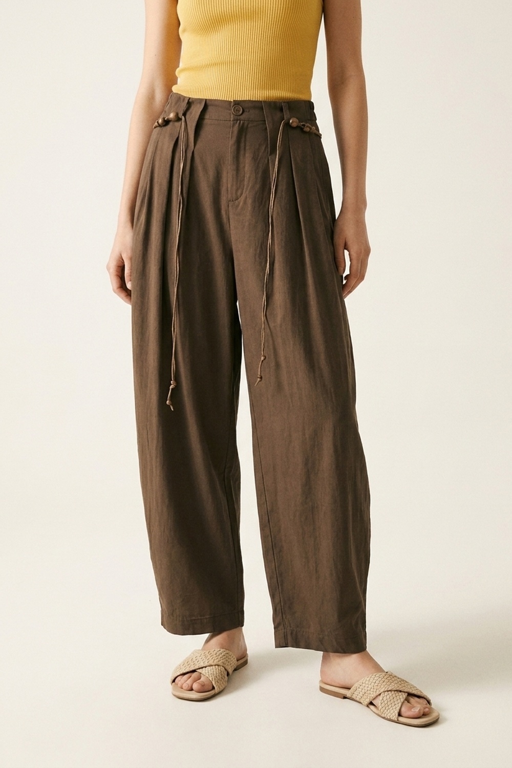 Pantalones marrones relaxed fit de pernera ancha con cordones