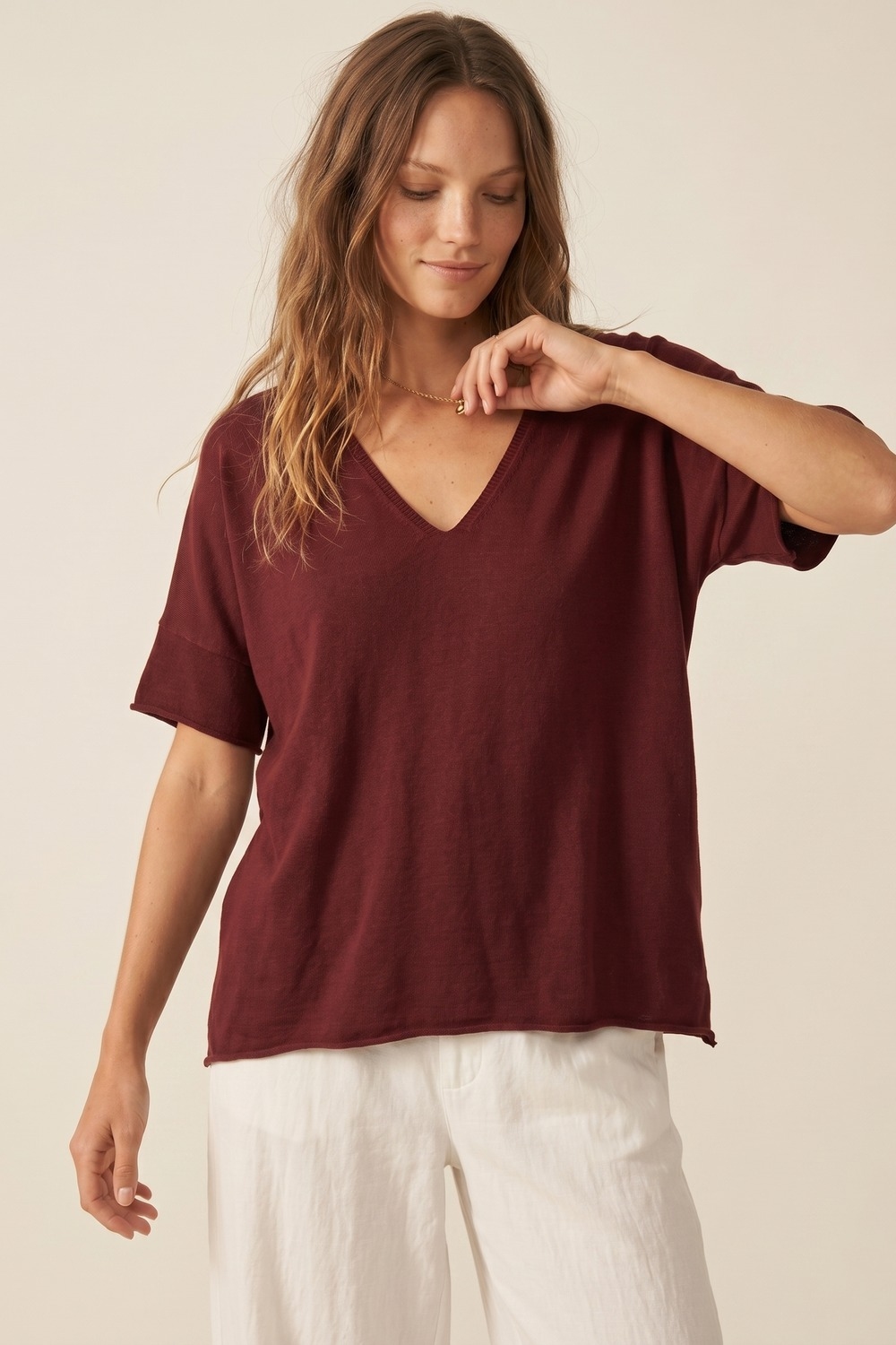Blusa de Punto de Manga Corta con Cuello en V Relajado en Color Burdeos