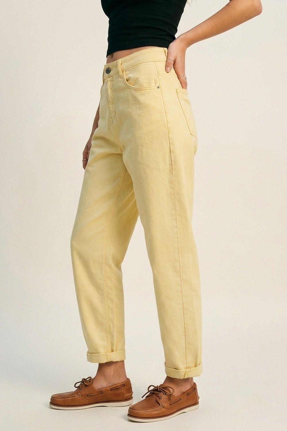 Pantalones de pierna de barril de talle alto con dobladillo enrollado en amarillo Pantalones de pierna de barril de talle alto con dobladillo enrollado en amarillo